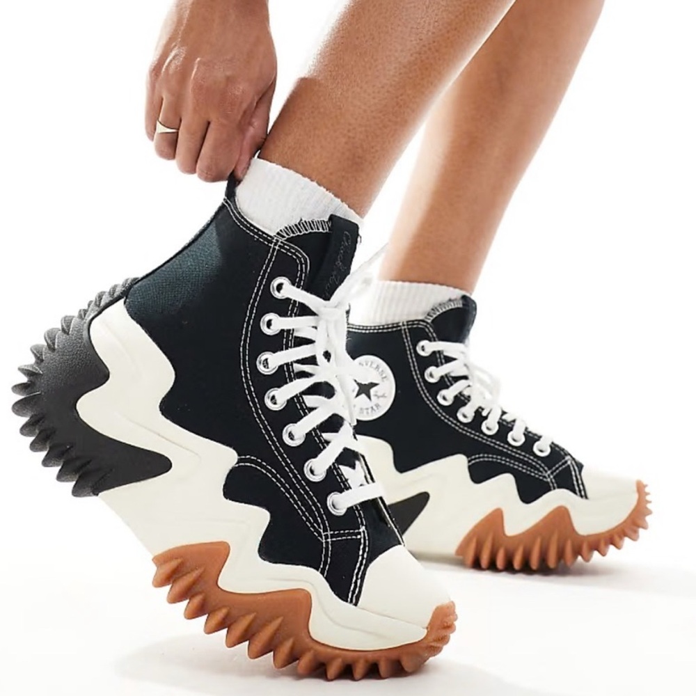 size 8 women’s 6.5 men’s Converse Run Star Motion